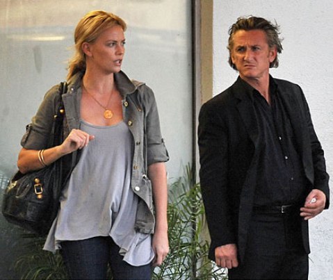 Sean Penn y Charlize Theron algo más que amigos