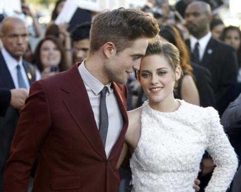 Robert Pattinson y Kristen Stewart harán su romance oficial con una ceremonia