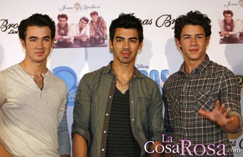 Los Jonas Brothers demandan a Justin Bieber por las siglas JB