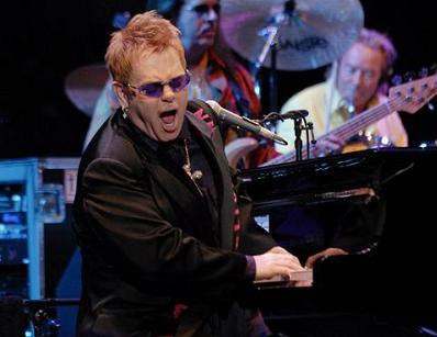 Elton John estuvo a punto de morir por las drogas