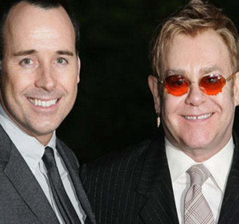 Sir Elton John y David Furnish padres de un bebé