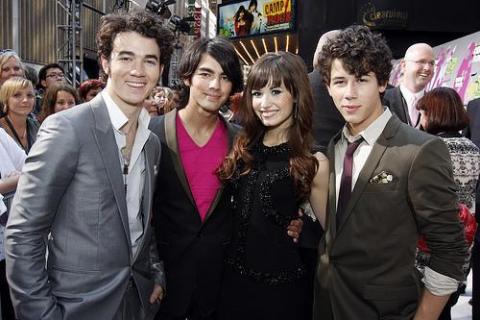 Demi Lovato rompe todo contacto con los Jonas Brothers