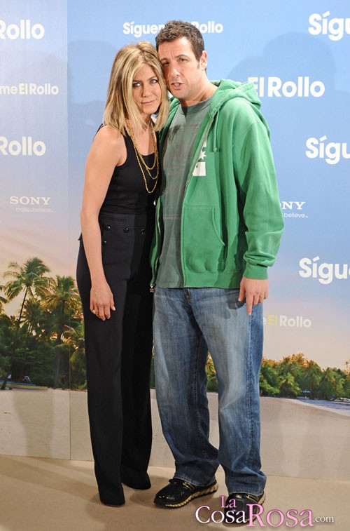 Jennifer Aniston, con nuevo look, presenta Sígueme el rollo en Madrid