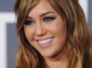 Miley Cyrus convence a su padre para que no cuente intimidades de su familia en televisión