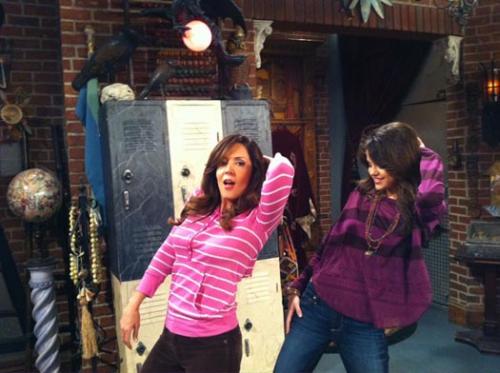 La madre de Selena Gomez en Los Magos de Waverly Place confirma su relación con Justin Bieber