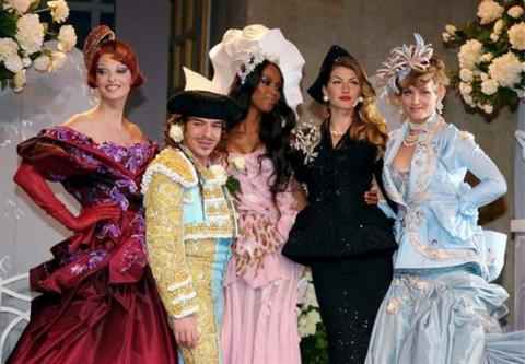 Christian Dior suspende a John Galliano tras ser detenido por insultos racistas