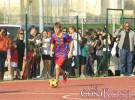 Justin Bieber se divierte jugando al fútbol con la indumentaria del Barça