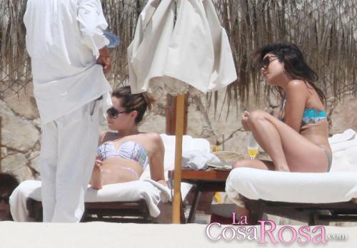 Vanessa Hudgens y Ashley Tisdale lucen palmito en las playas mexicanas