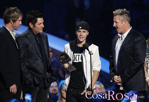 Justin Bieber recibe un galardón en los premios de la música Country