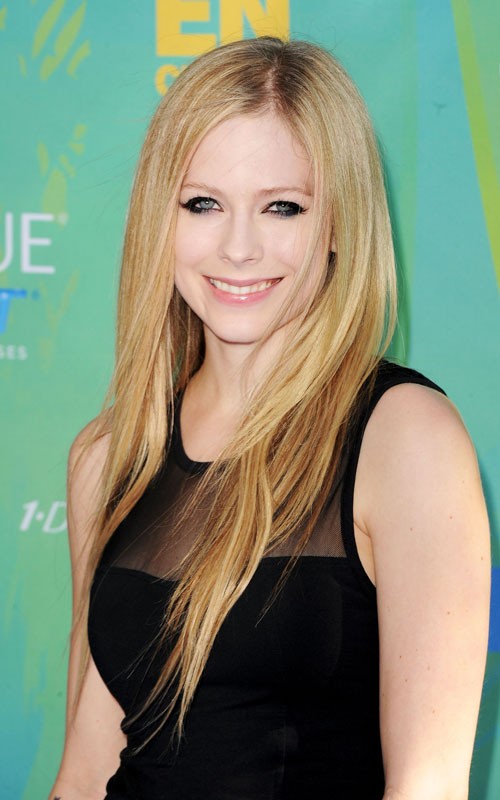 Avril Lavigne responde en Twitter a los rumores sobre su rehabilitación