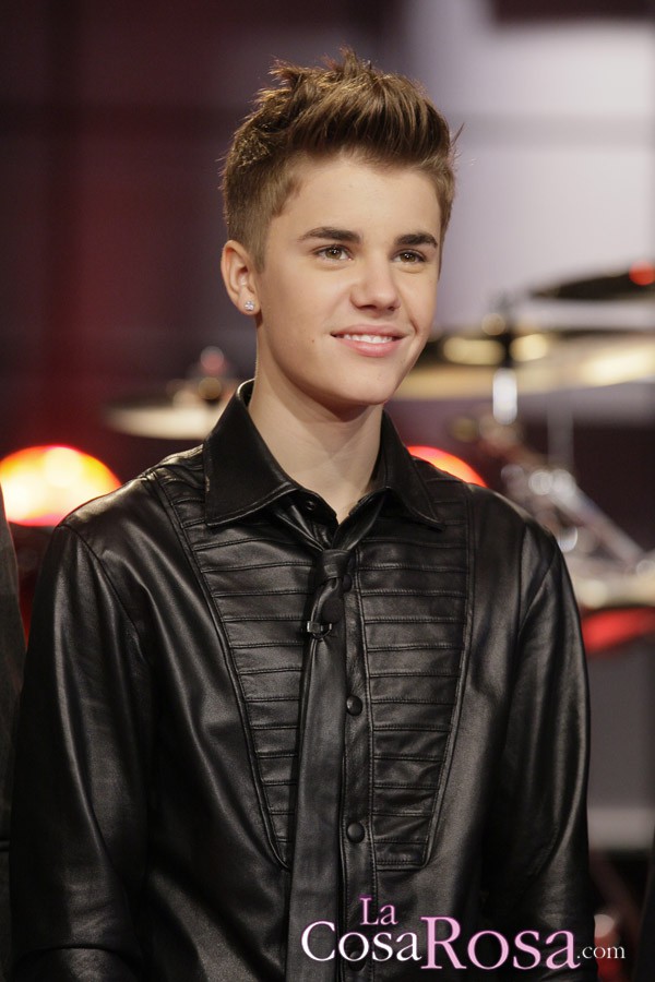 Justin Bieber recibe el primer premio MTV Voices