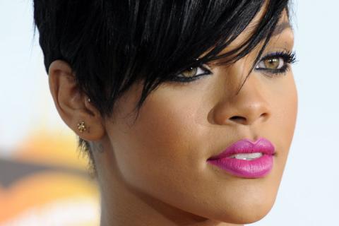 Rihanna, con gripe, cancela su gira por Suecia