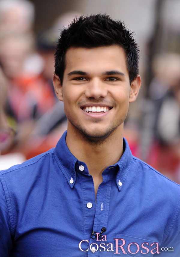 Taylor Lautner se desnuda menos que Robert y Kristen en Amanecer