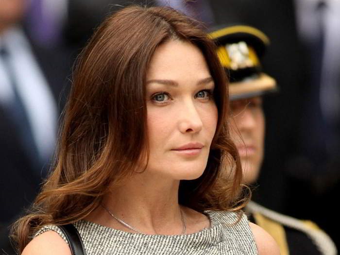 Carla Bruni defiende la claridad de la cuentas de su fundación