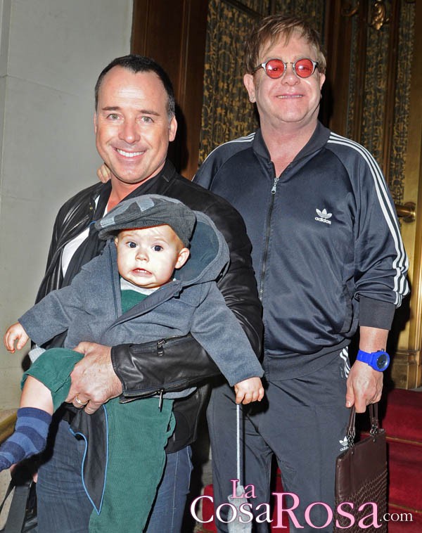 Elton John y su marido se plantean dar un hermanito a Zachary