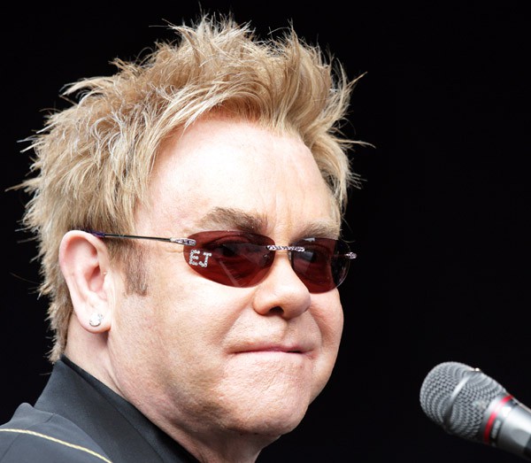 Elton John se recupera de una infección «potencialmente mortal»