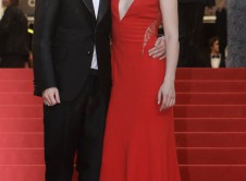 Kristen Stewart y Tom Sturridge apoyan a Robert Pattinson