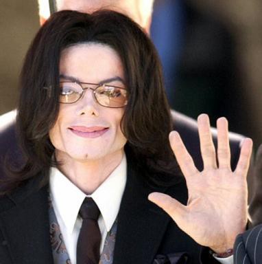 Los administradores de Michael Jackson denunciados por mil millones de dólares