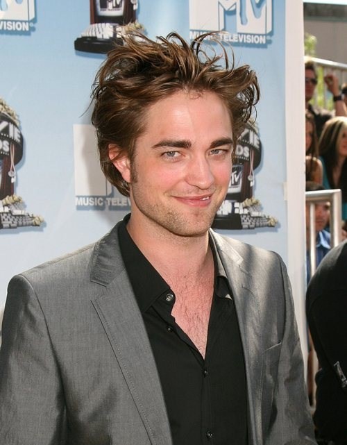 Robert Pattinson muy sucio y descuidado para ser James Bond