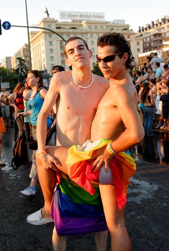 El desfile del orgullo gay trae a Madrid a miles de personas