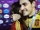 Casillas y Carbonero, beso tras la victoria