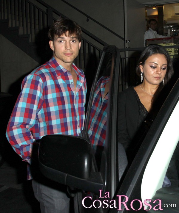 Ashton Kutcher con Mila Kunis y sus padres