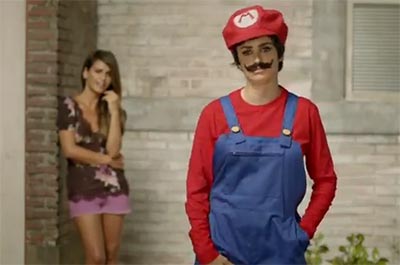 Penélope Cruz y su hermana juntas en un anuncio de Nintendo