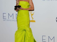 Amarillo y naranja marcan la elegante alfombra roja de los Emmys 2012