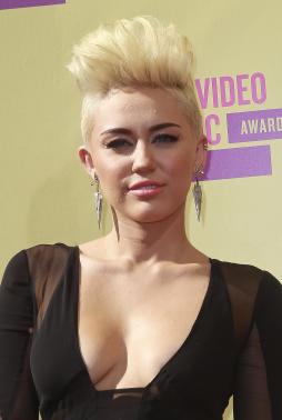 Miley Cyrus, la policía detiene a un intruso en su casa