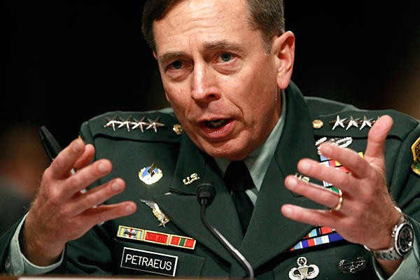 David Petraeus, de la CIA  a protagonista de un triángulo amoroso