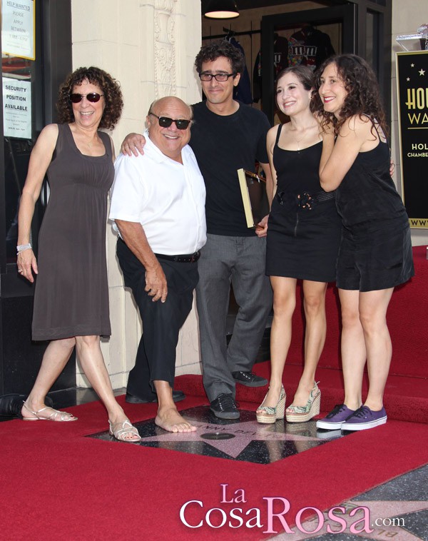 Danny DeVito y Rhea Perlman, juntos en el aeropuerto de Los Ángeles