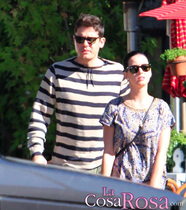 Katy Perry lleva a John Mayer a su casa por Navidad