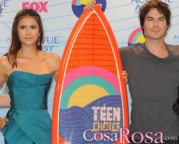 Ian Somerhalder y Nina Dobrev, en busca de un árbol para Navidad