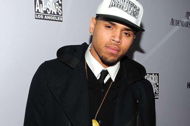 Chris Brown solicita el apoyo de sus fans