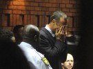 Oscar Pistorius se derrumba ante el juez tras asesinar a su novia