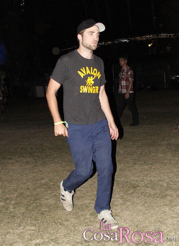 Robert Pattinson se consoló con una modelo tras su ruptura con Kristen Stewart