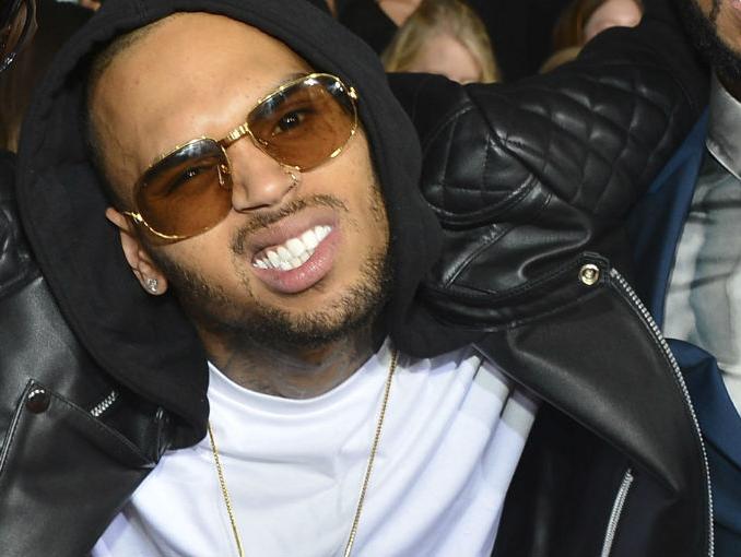 Chris Brown, expulsado de rehabilitación y de nuevo en la cárcel