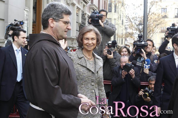 La visita de la Reina Sofía al Cristo de Medinaceli