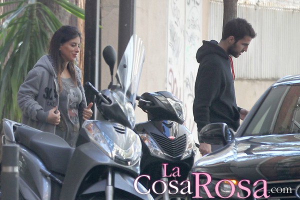 Cesc Fábregas y Daniella Semaan, padres de una niña