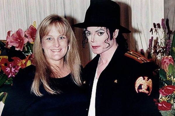 Debbie Rowe defiende a Michael Jackson de la demanda de Robson