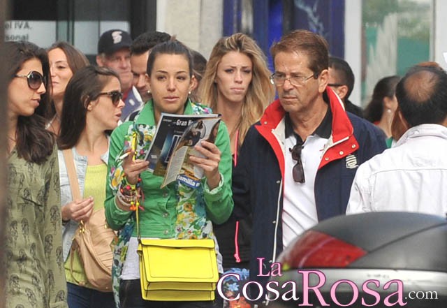 Sonia y Miriam, de Gran Hermano catorce, de compras por Madrid