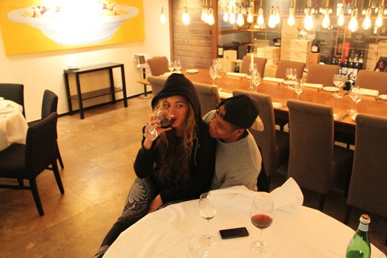 Beyoncé desmiente su embarazo brindando con vino