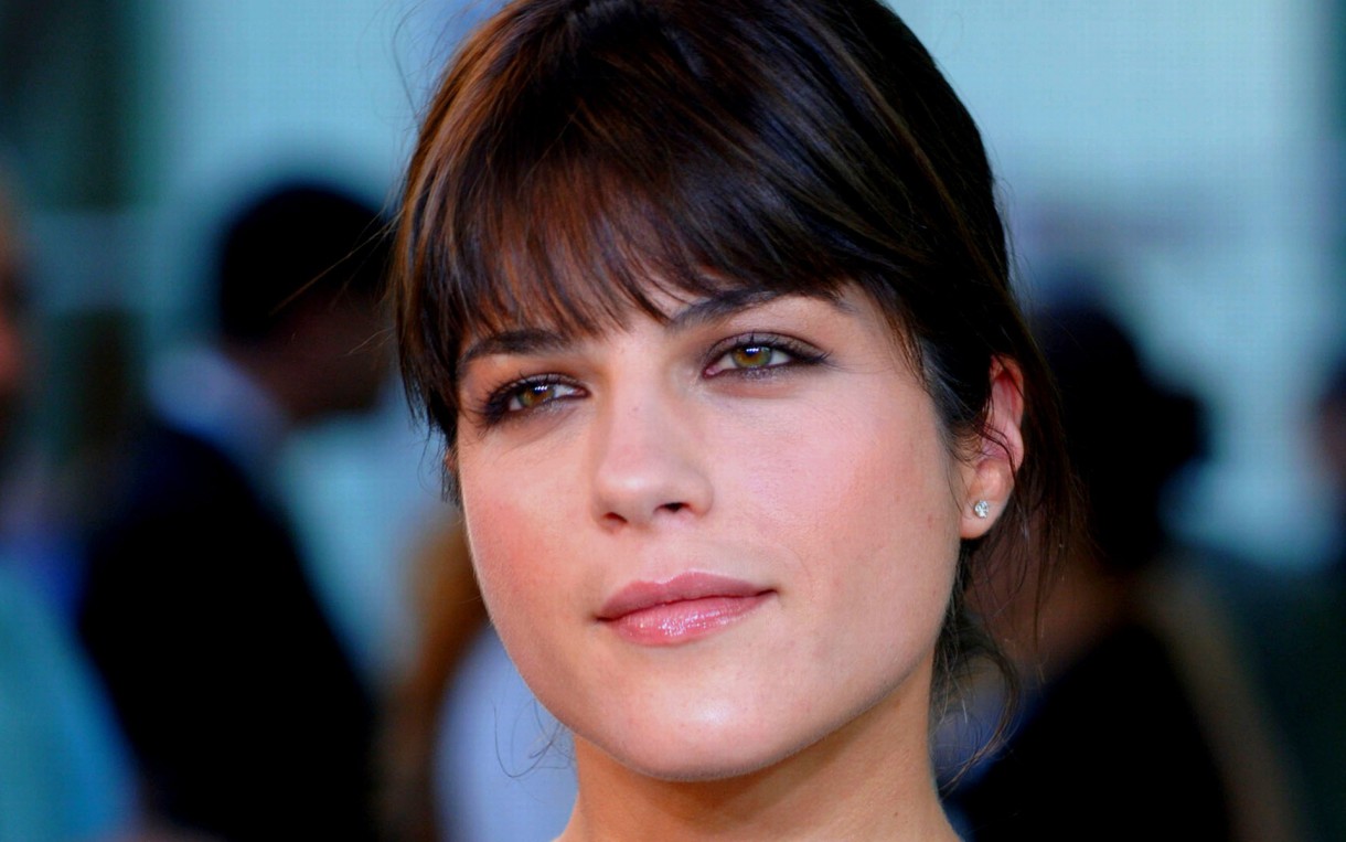 Selma Blair es despedida de la serie de Charlie Sheen