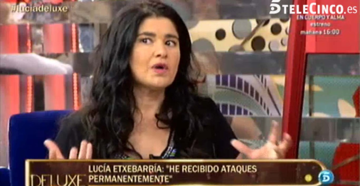 Lucía Etxebarria se muestra muy nerviosa en el Deluxe