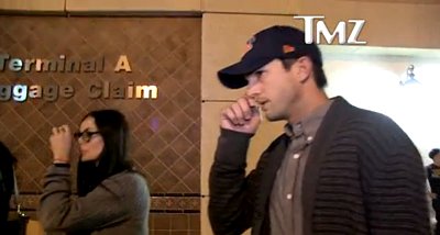 Demi Moore y Ashton Kutcher, juntos en un aeropuerto