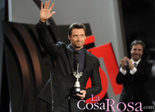 Hugh Jackman recibe con halago su premio Donostia