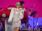 Miley Cyrus se emociona al cantar «Wrecking ball» en Las Vegas