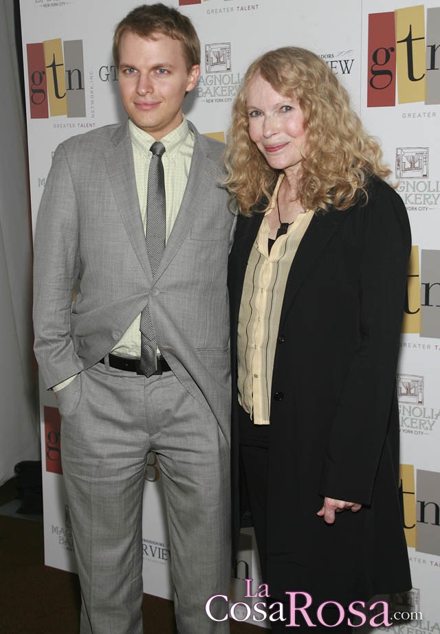 Mia Farrow afirma que el padre de su hijo Ronan podría ser Frank Sinatra y no Woody Allen