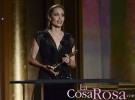 Angelina Jolie recoge emocionada su Oscar honorífico