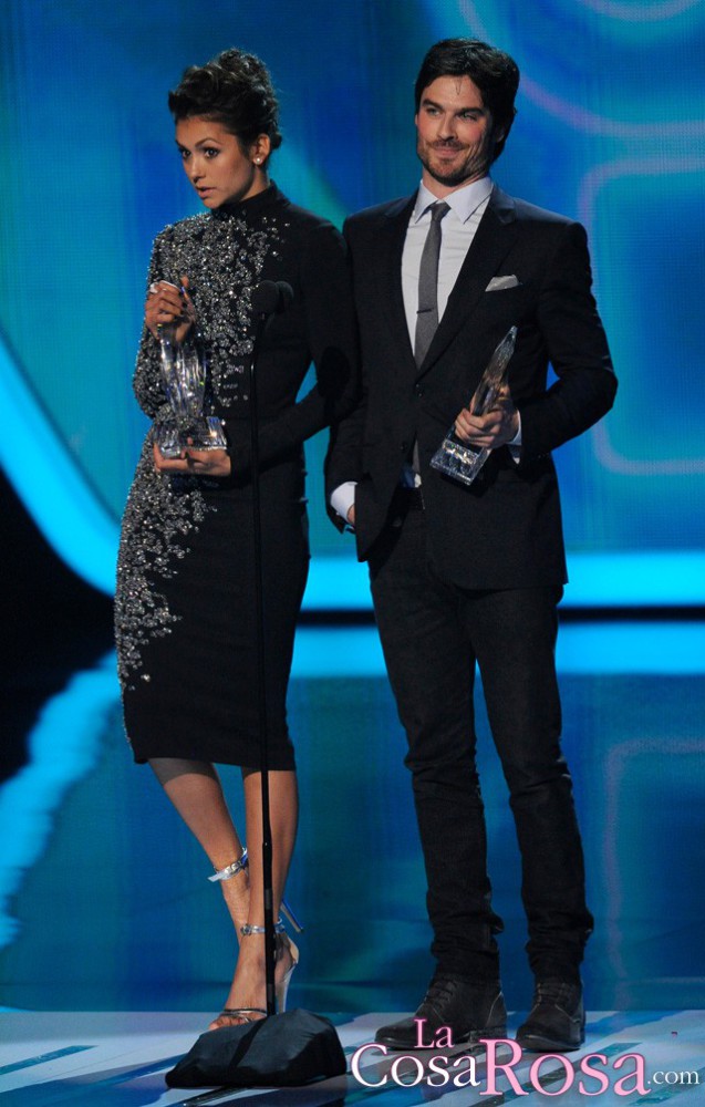 Nina Dobrev e Ian Somerhalder bromean con su ruptura en los premios People’s Choice